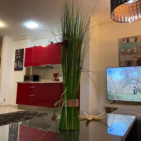 Happiness By Nicole Jutka, Visual Artist Lägenhet *