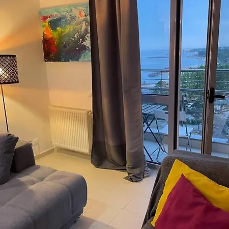 Happiness By Nicole Jutka, Visual Artist Appartement Olimp