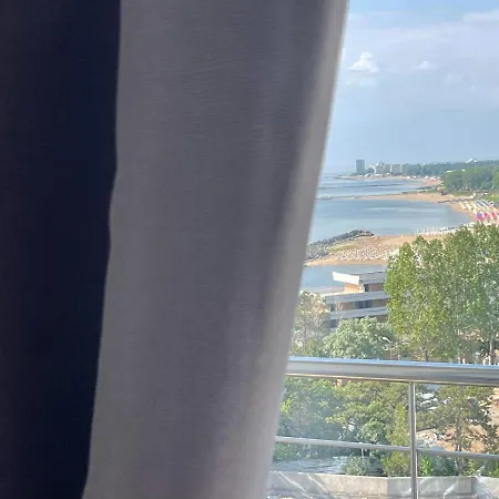 Lägenhet Happiness By Nicole Jutka, Visual Artist Olimp