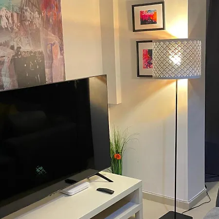 Happiness By Nicole Jutka, Visual Artist Appartement Olimp