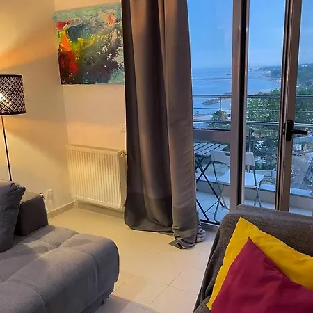Happiness By Nicole Jutka, Visual Artist Appartement Olimp
