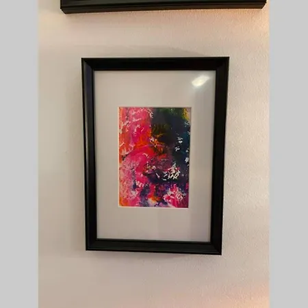 公寓 Happiness By Nicole Jutka, Visual Artist *