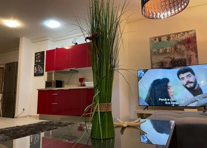 Happiness By Nicole Jutka, Visual Artist Apartament *