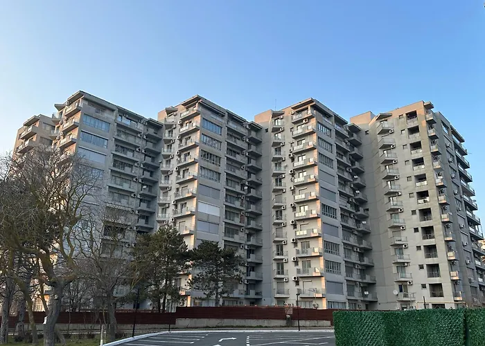 Happiness By Nicole Jutka, Visual Artist Apartamento Olimp